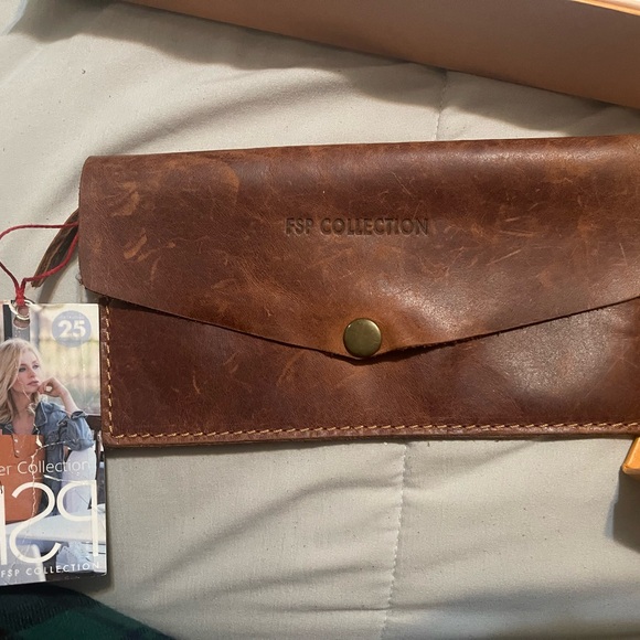 FSP leather collection/ Men’s Travel Wallet - Picture 4 of 9